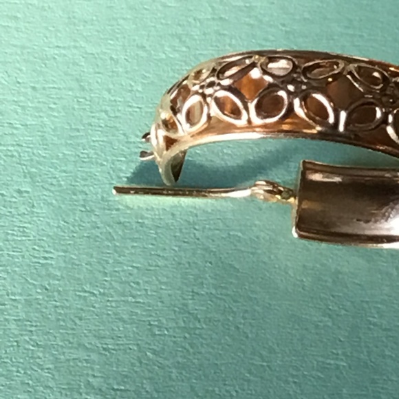 10k gold earrings w/ fancy design marked Israel - Picture 5 of 8